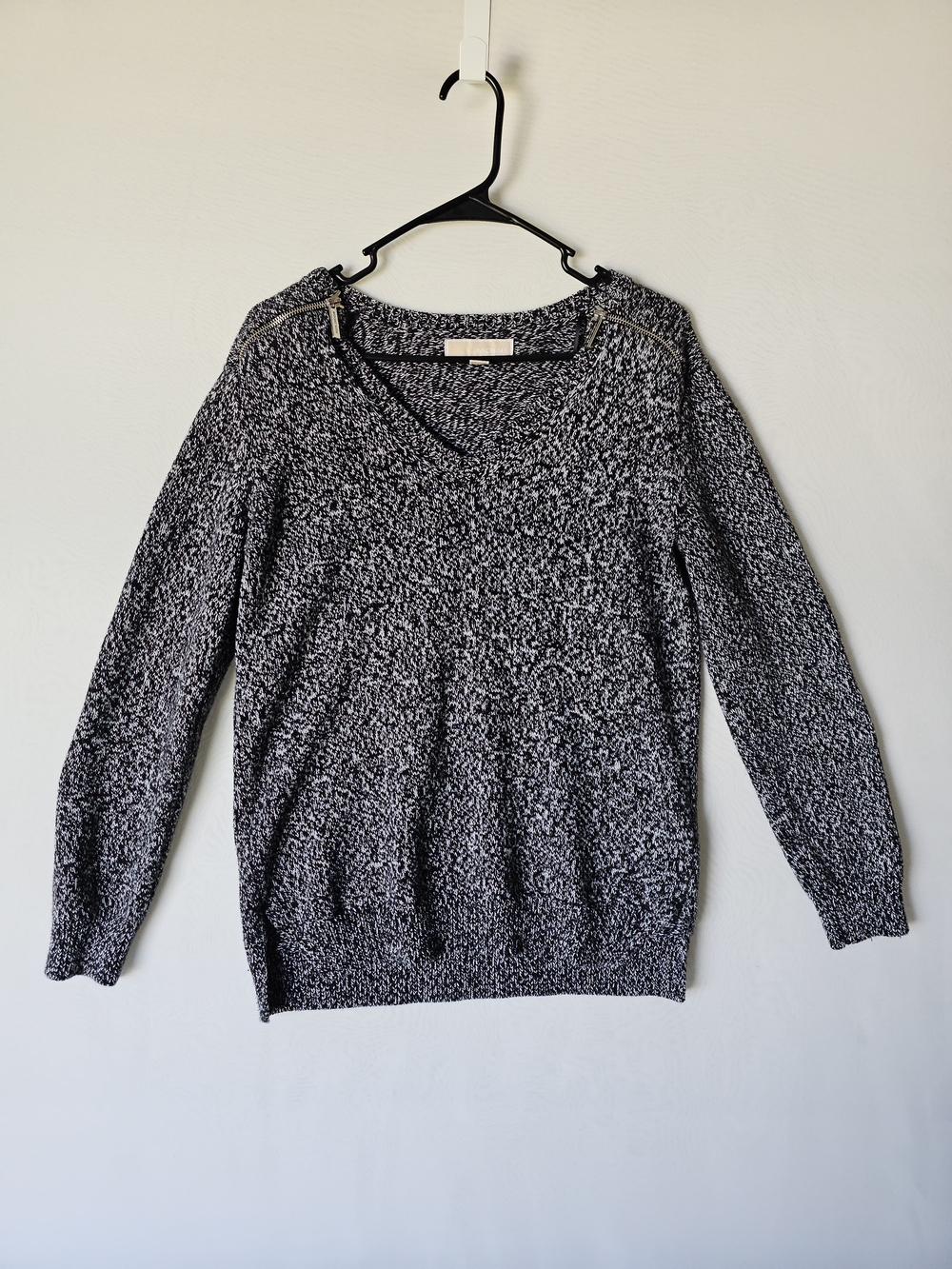 ​MICHAEL Michael Kors V-Neck Marled Knit Sweater Gold Zipper Accent M